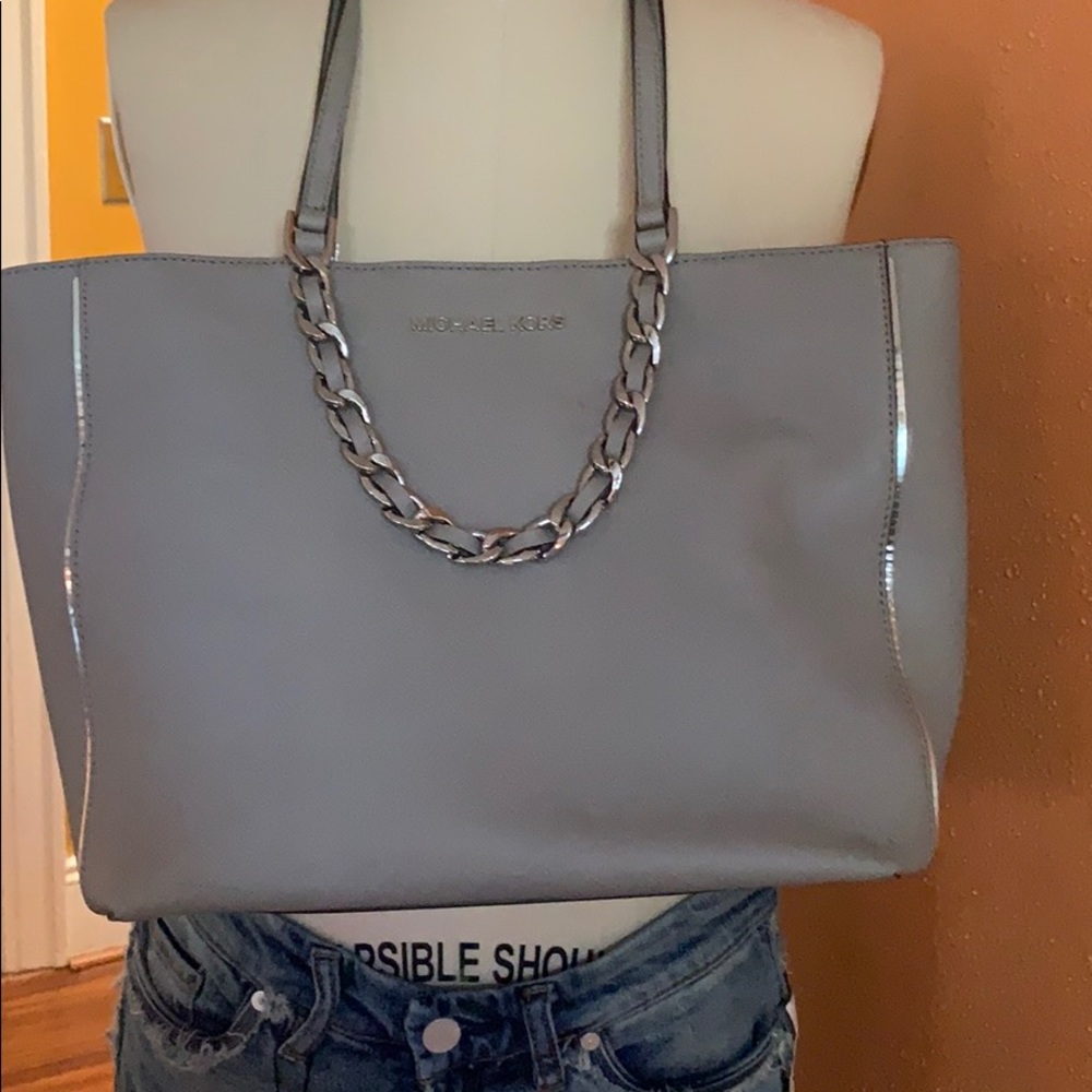 MK Grey Chain Tote  🔗🦋 - Picture 5 of 6